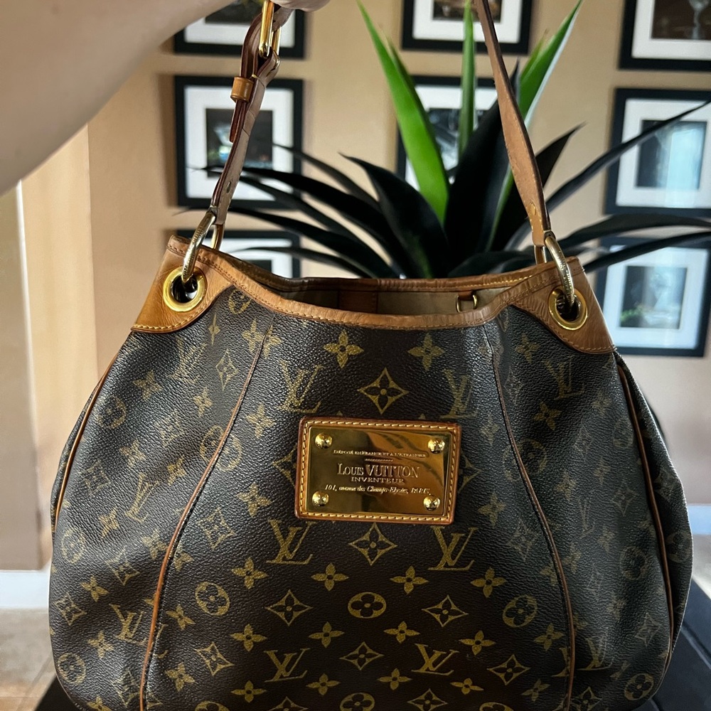 Louis Vuitton Galliera MM